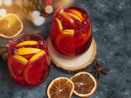 festlich Weihnachten Sangria oder überlegte Wein Getränke foto