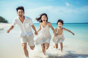 ai generiert glücklich asiatisch Familie Laufen und Springen auf das Strand im Sommer- Urlaub, glücklich asiatisch Familie beim bestehend aus Vater, Muttersöhnchen und Tochter haben Spaß spielen Strand, ai generiert foto