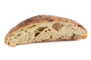 Scheibe von Laib Brot isoliert auf ein Weiß Hintergrund foto