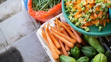 Gemüse und Obst beim Markt foto