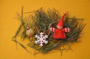 Zusammensetzung von Neujahrs- und Weihnachtsspielzeug foto