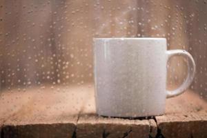 Tasse mit dem Regen foto