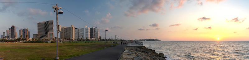 Panoramablick von Tel Aviv auf den Sonnenuntergang foto