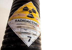 Stahlbehälter mit radioaktivem Material foto