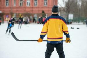 Eishockey Fans versammelt beim das Stadion zu abspielen foto