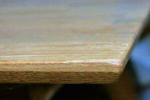 hölzern Abendessen Tabelle Oberfläche. natürlich Holz Möbel schließen Aussicht foto