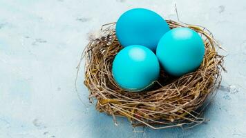 bunt Ostern Eier. beschwingt, festlich Urlaub Dekorationen symbolisieren Frühling Feier und traditionell aufwendig Designs foto