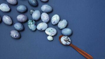 bunt Ostern Eier. beschwingt, festlich Urlaub Dekorationen symbolisieren Frühling Feier und traditionell aufwendig Designs foto