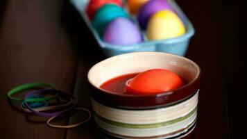 bunt Ostern Eier. beschwingt, festlich Urlaub Dekorationen symbolisieren Frühling Feier und traditionell aufwendig Designs foto