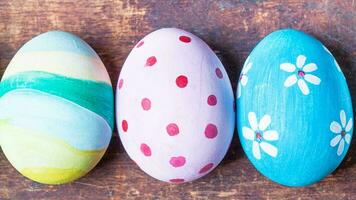 bunt Ostern Eier. beschwingt, festlich Urlaub Dekorationen symbolisieren Frühling Feier und traditionell aufwendig Designs foto