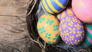 bunt Ostern Eier. beschwingt, festlich Urlaub Dekorationen symbolisieren Frühling Feier und traditionell aufwendig Designs foto