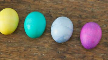 bunt Ostern Eier. beschwingt, festlich Urlaub Dekorationen symbolisieren Frühling Feier und traditionell aufwendig Designs foto