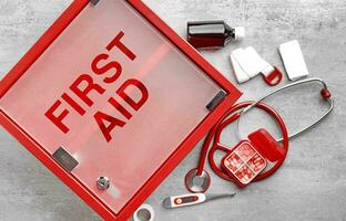 Notfall zuerst Hilfe Bausatz, medizinisch Notfall liefert zum Gesundheit Pflege und Sicherheit, Konzept zum Rettung und Behandlung Unterstützung foto