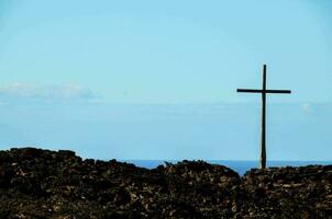 ein Kreuz auf das Strand foto