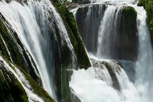 malerische Aussicht auf den Wasserfall foto