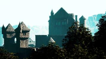 schön Drohne Aussicht von das alt Schloss mit Park auf das Hügel foto