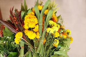 Blumen Das Menschen bringen zu Anbetung zu beten zum Segen foto