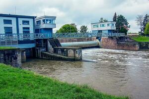 ein klein Wasserkraft Leistung Pflanze im das Stadt von Nitra im Slowakei. foto