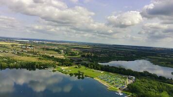 hoch Winkel Aussicht von See im Landschaft foto