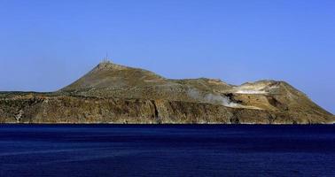 Kommunikationsmast auf der Bergkuppe foto