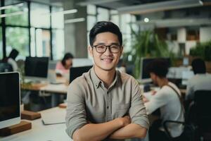 ai generiert heiter Mann Person Erwachsene Kerl suchen Job asiatisch Geschäftsmann Erfolg Lächeln jung Büro foto