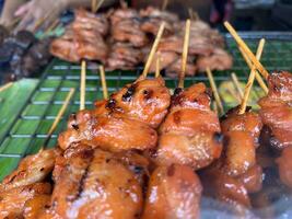 gegrillt Hähnchen auf das Markt foto