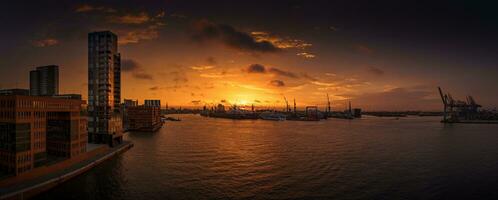 Sonnenaufgang Panorama von Hamburg foto