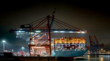 Hafen von Hamburg beim Nacht foto