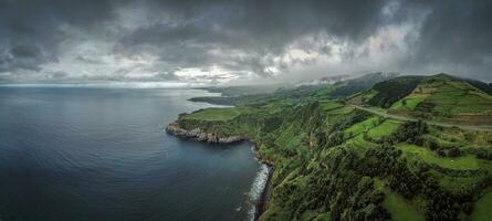 Antenne Aussicht von ein Küsten Region auf sao Miguel foto