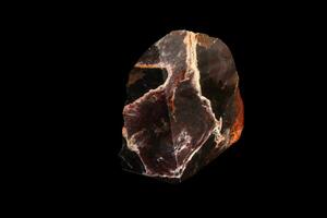 Makro Stein Mineral Jaspis auf schwarz Hintergrund foto