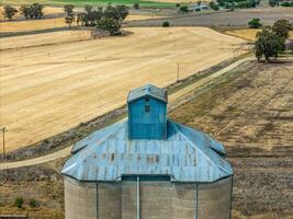 Antenne Aussicht genommen von ein Drohne von Korn Silos beim Delungra, nsw, Australien foto