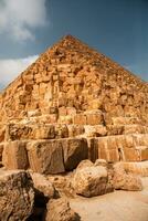 berühmt ägyptisch Pyramiden von Gizeh. Landschaft im Ägypten. Pyramide im Wüste. Afrika. Wunder von das Welt foto