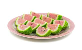 indisch Süss Essen Wassermelone geformt Mawa burfi foto