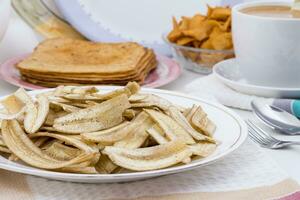 Banane Chips Beliebt tief gebraten Tee Zeit Snack foto