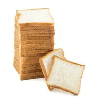 Haufen von gestapelt geschnitten Brot auf Weiß Hintergrund foto