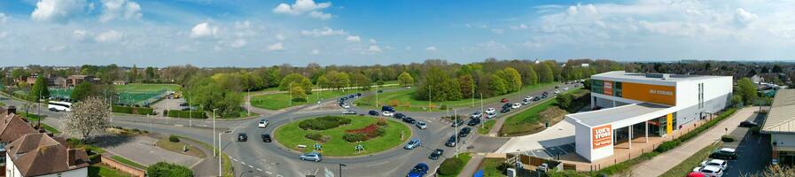 hoch Winkel breit Panorama- Aussicht von Warenhaus Gebäude beim bedford zentral Stadt. das bedford ist historisch Stadt von England Vereinigtes Königreich. April 22., 2023 foto