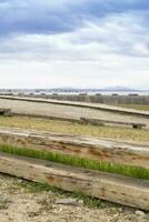 Holz Textur mit Berge im das zurück foto