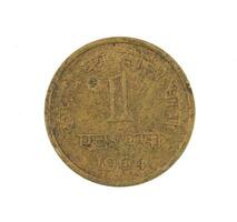 indisch alt Münze oder indisch Währung auf Weiß Hintergrund foto