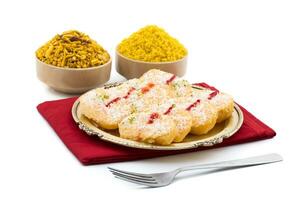 indisch Süss Essen Chena Toast auf Weiß Hintergrund foto