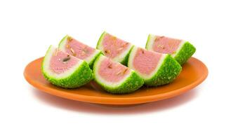 indisch Süss Essen Wassermelone geformt Mawa burfi foto