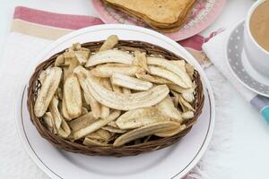 Banane Chips Beliebt tief gebraten Tee Zeit Snack foto