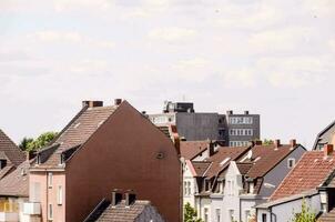 ein Aussicht von ein Stadt mit viele Gebäude foto