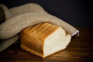 gebacken hausgemacht Brot von ein Brot Maschine foto