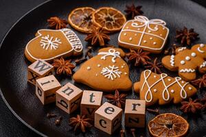 schön Weihnachten Komposition mit Kopieren Raum mit ein Inschrift im hölzern Würfel foto