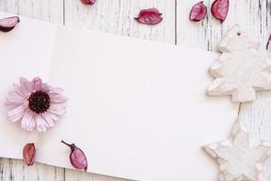 Papier mit Blumen und Ornamenten foto