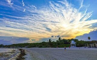 playa del carmen Quintana roo Mexiko 2023 genial Sonnenuntergang beim tropisch Karibik Strand playa del carmen Mexiko. foto