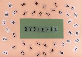 Dyslexie Bewusstsein Konzept mit Briefe foto