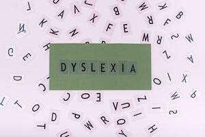 Dyslexie Bewusstsein Konzept mit Briefe foto