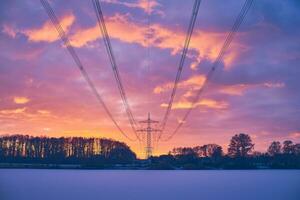 Leistung Linie und Winter Abend Himmel foto