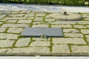 Arlington Friedhof, va, USA 2023. das ewig Flamme und Grabstein von Präsident John f Kennedy beim Arlington National Friedhof im Virginia foto
